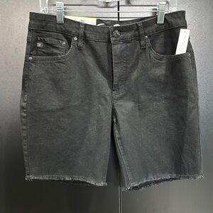 Seven7 Relaxed Bermuda mid rise, frayed hem, 5 pocket, belt loop